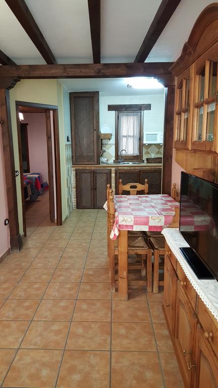 Apartamentos Rurales Tauro Cabezuela Del Valle Luaran gambar